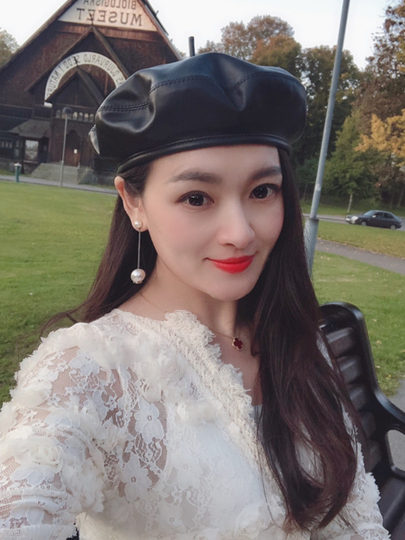 Painter hat d family lambskin European and American sheepskin beret