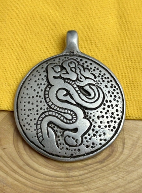 西藏镀银白铜九宫八卦牌挂件民族风十二生肖辰龙吊坠男女项链挂饰
