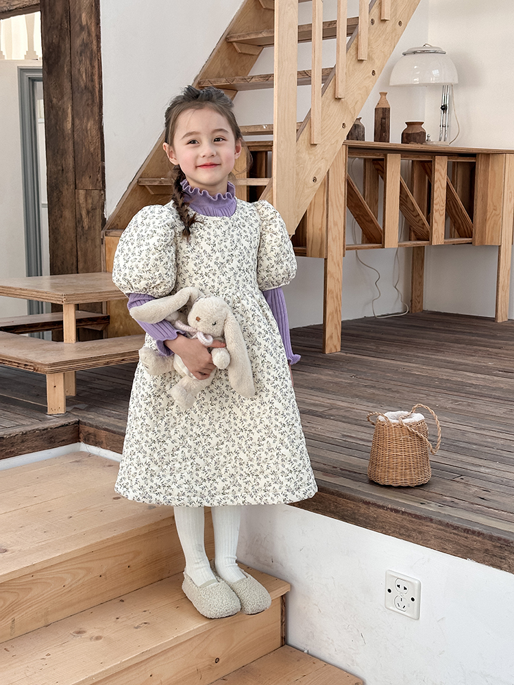 加厚夹棉保暖儿童冬季裙子新款女童洋气宫廷风泡泡短袖碎花连衣裙 - 图3