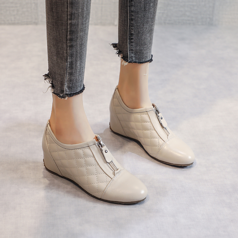 内增高女鞋一脚蹬新款休闲皮鞋软皮旅游鞋春秋真皮深口坡跟单鞋女 - 图0