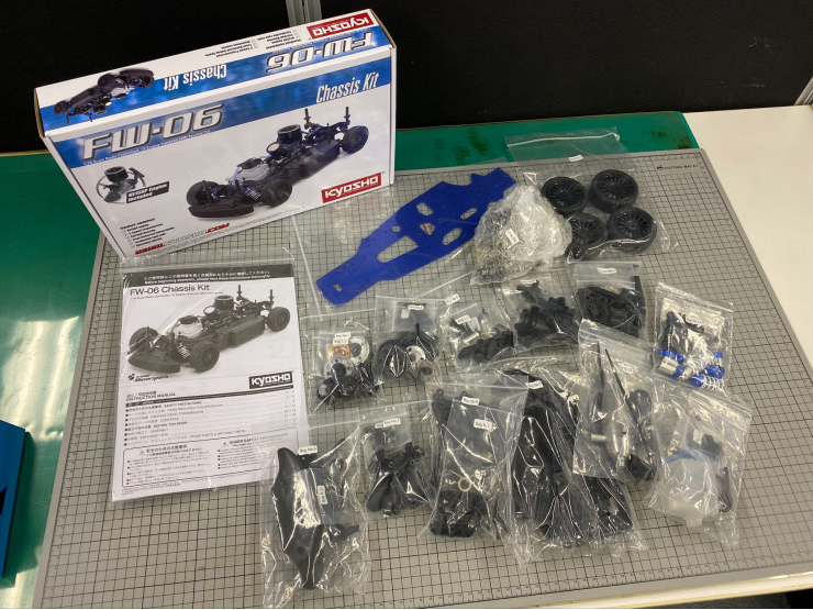 Kyosho（京商）新款 FW06 1/10平跑Chassis Kit版 散件版 33216 - 图1