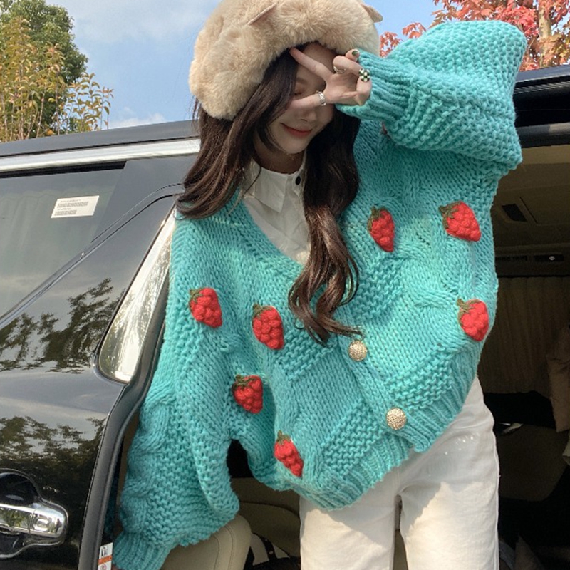 设计高级感温柔慵懒风针织毛衣外套女开衫秋季2024年宽松草莓上衣