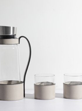 现代轻奢皮质包裹玻璃水壶样板间售楼处酒店会所客厅茶几装饰摆件