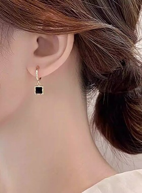 黑色方形耳扣耳圈女简约气质轻奢高级感小方块耳坠耳环新款耳饰