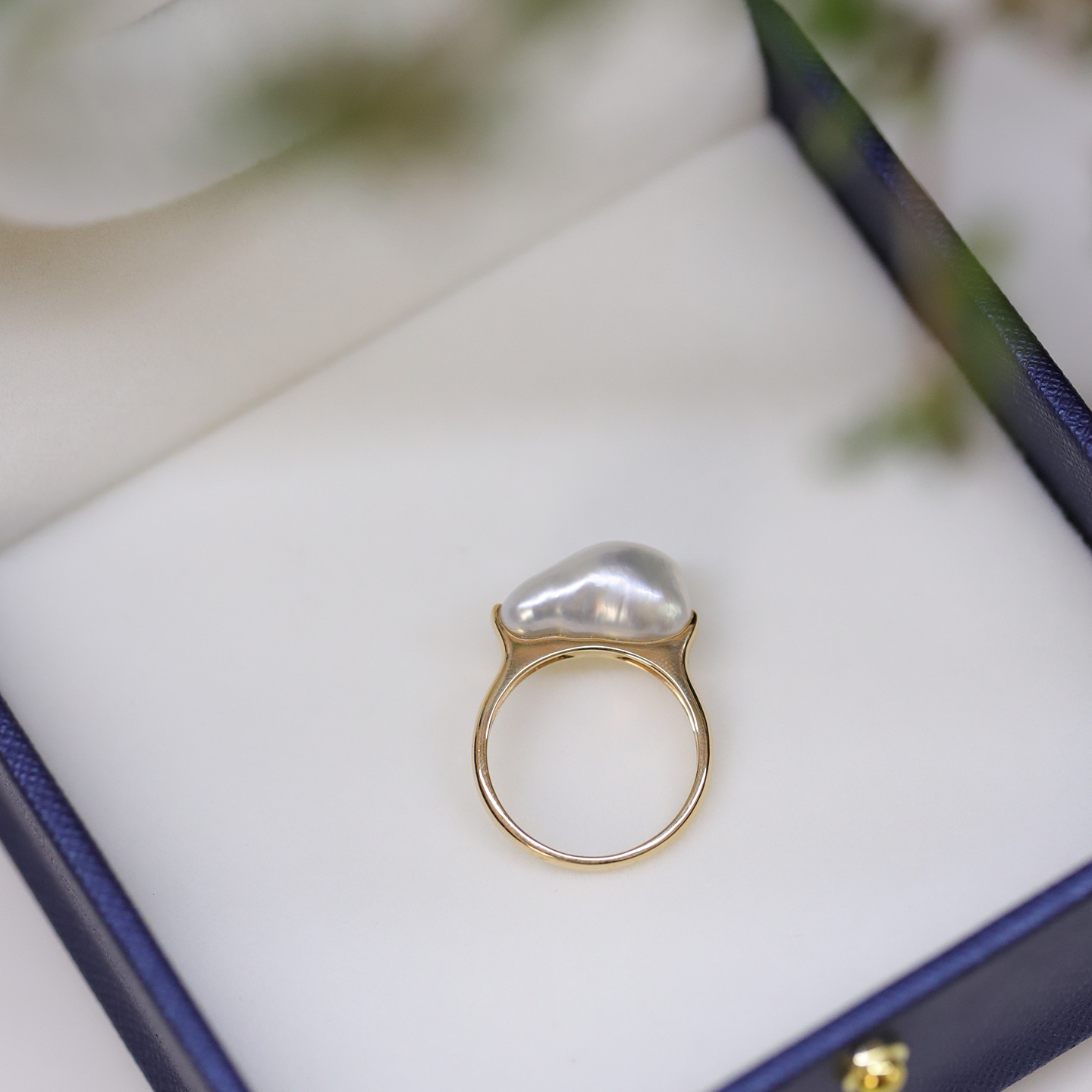 A Yun'ao White Keshi Pearl Ring