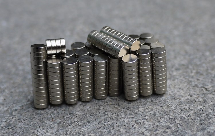 强磁钢垫片1865026650或其他平头锂电池增长器 正极加长磁铁6*2mm,淘宝优惠券,粉丝福利购,淘宝优惠卷