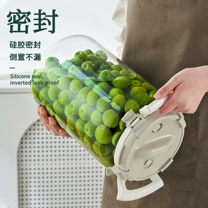 Special wine bottles, jars and jars for green plum wine
