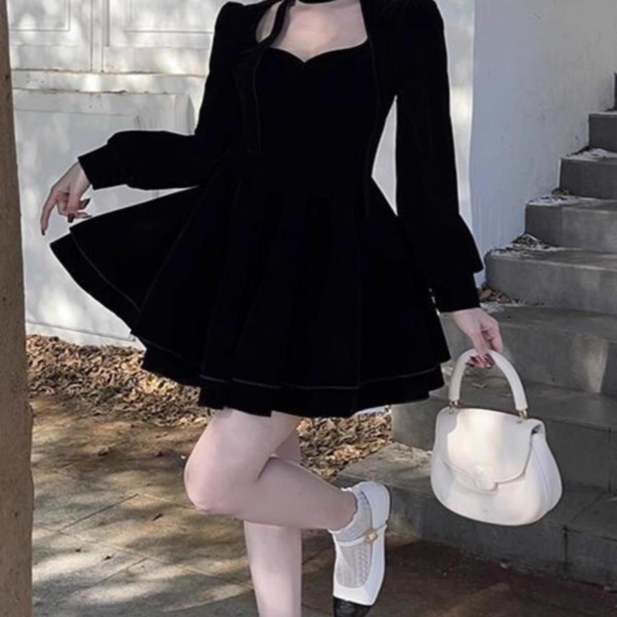 胖MM法式黑色丝绒连衣裙300斤加肥特大码秋冬高级气质短裙蓬蓬裙 - 图2