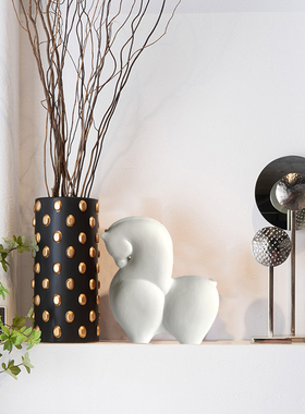 北欧现代意式极简轻奢风装饰品摆件样板房软装书柜格子陶瓷马摆设