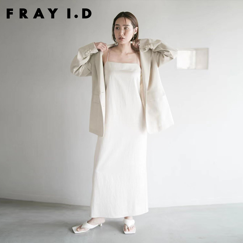 FRAY I.D2023秋冬新品简约通勤缎面蕾丝露背吊带连衣裙FWFO234010 - 图2