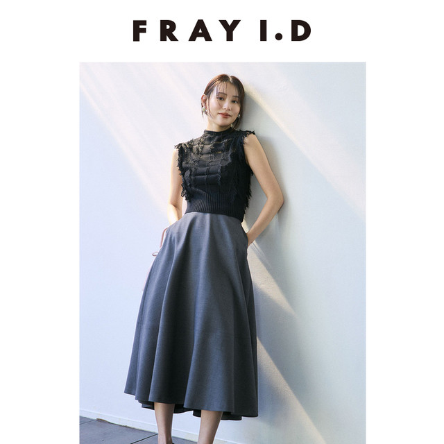 FRAY I.D2025 ຄົນອັບເດດ: ລະດູໃບໄມ້ຫຼົ່ນແລະລະດູຫນາວໃຫມ່ເຄິ່ງຫນຶ່ງຄໍເຕົ່າ tassel sweater sleeveless sweater FWNT254201
