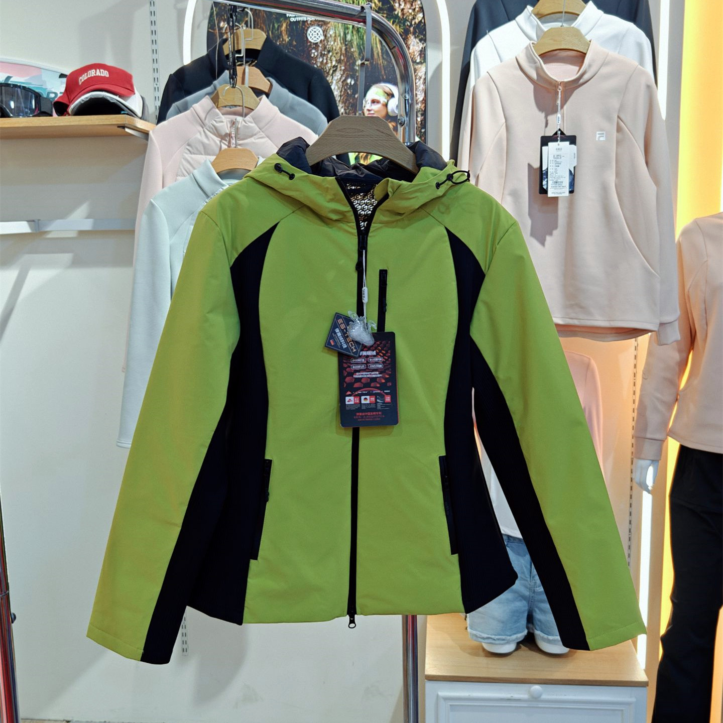 2025轻系女冰盾弹簧腰冲锋羽绒服白金防风冬新款小蛮腰外套QW5631 - 图2