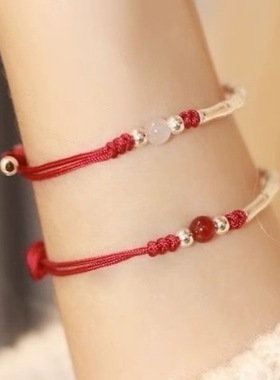 古典雅致红钰竹节手链精致竹节造型搭配温润红色彰显东方韵味