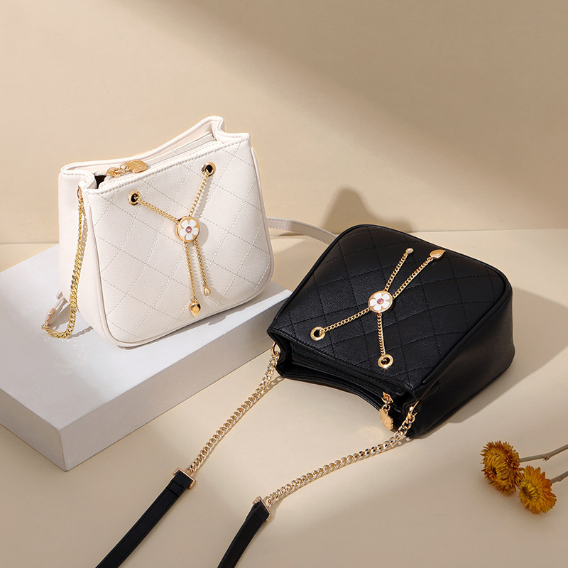 欧时纳女2020新款潮小ck单肩水桶包 欧时纳联诚女士包袋