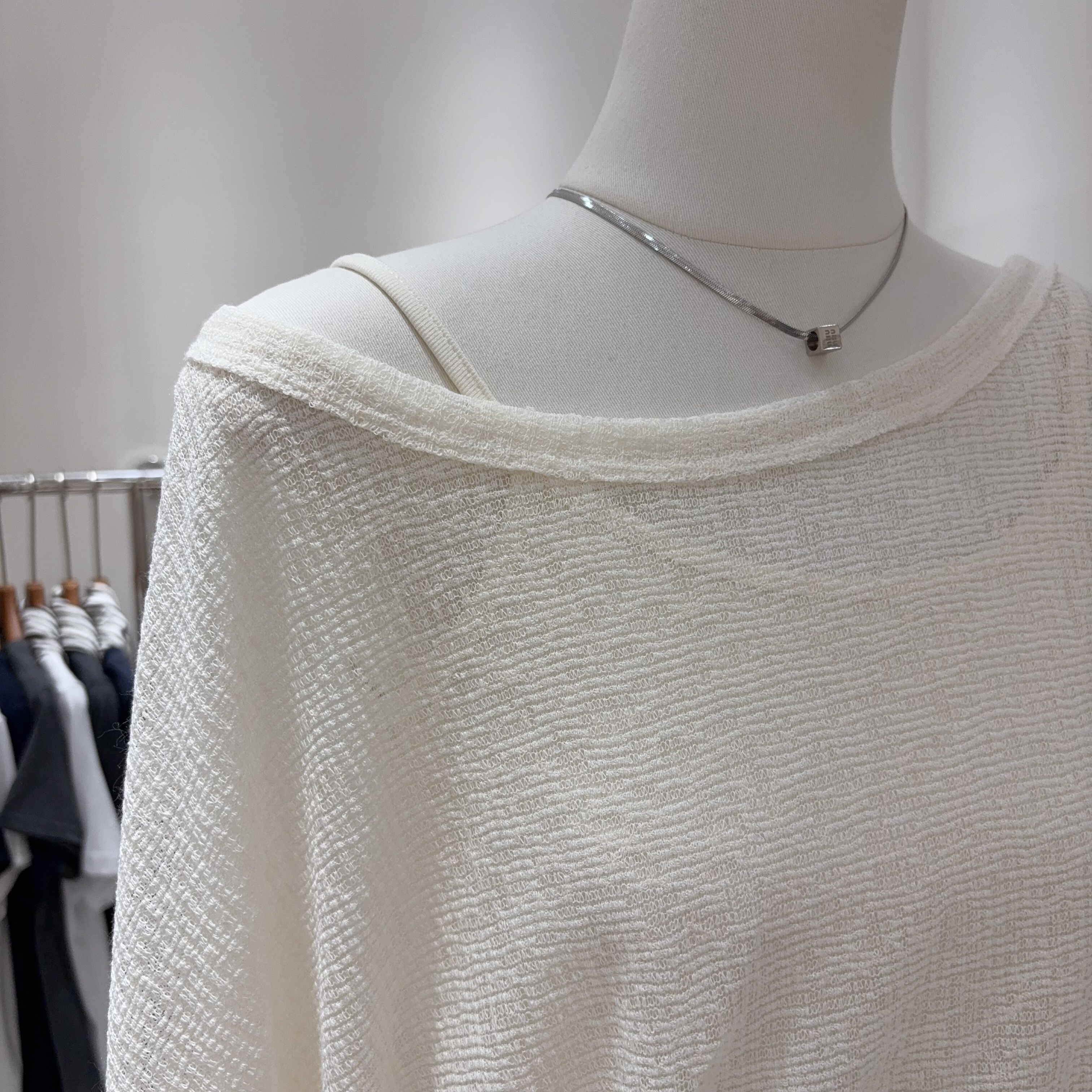 早秋薄款透视棉麻长袖镂空罩衫上衣+吊带背心两件套女宽松收腰T恤