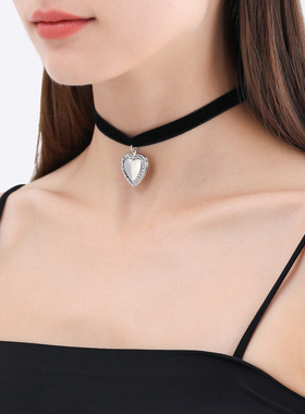 潮酷黑色丝带镶钻可开盖爱心项链
