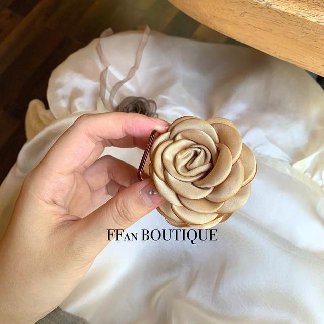 Xiao Xiangfeng Hair Clip Milk Tea Colored Hair Clip Net Red Camellia Hair Clip Super Fairy Small Clip Lady's Headwear at the Back of the Head