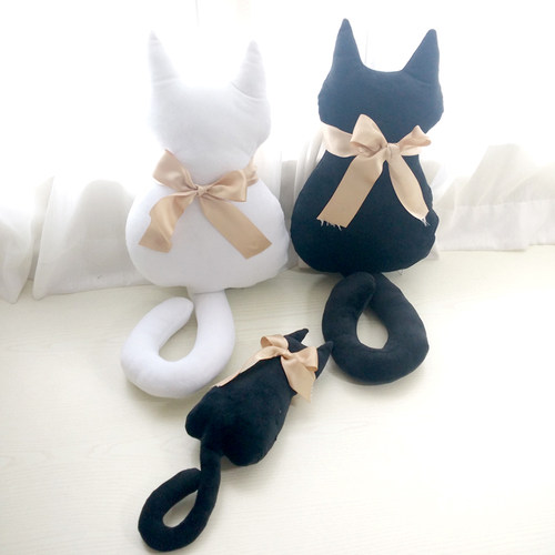 蝴蝶结猫咪抱枕毛绒玩具公仔安抚玩偶家居靠垫靠枕卧室沙发装饰 - 图1