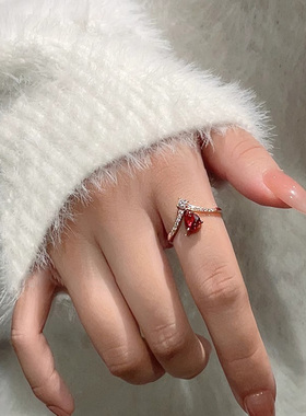 高级感镶嵌红色锆石叠戴戒指