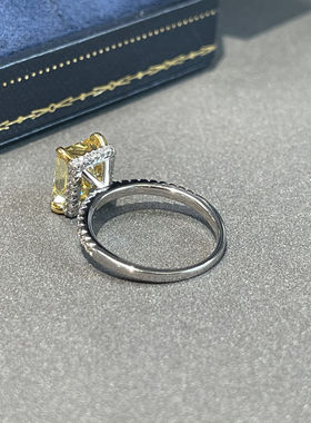 新款小众设计黄钻戒指银色满钻镶嵌高级感方形钻指环复古风饰品