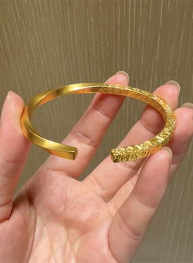 新中式古法錾刻扭转乾坤吉言手镯莫比乌斯环气质高级感金色手环