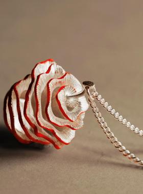 小众苹果玫瑰项链立体设计感点缀甜酷吊坠日常百搭颈饰圣诞节礼物