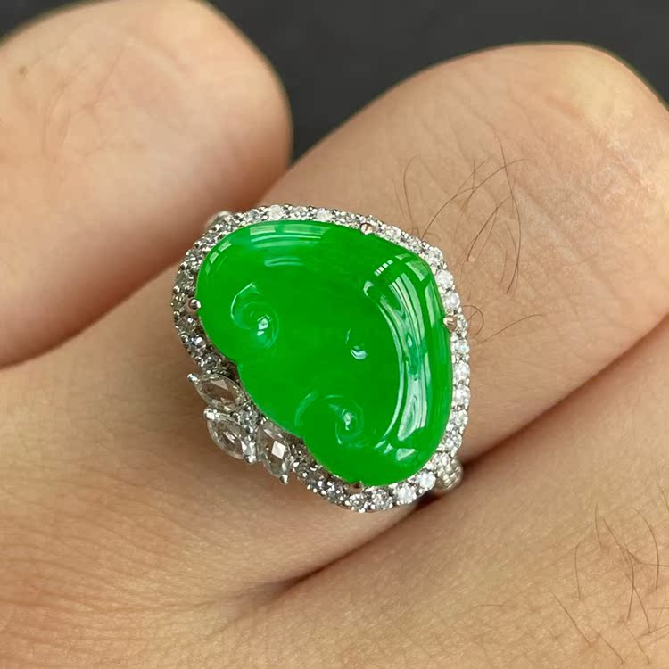 冰种满阳绿如意翡翠戒指 18k金钻石镶嵌万事如意指环女士对戒配证 - 图1