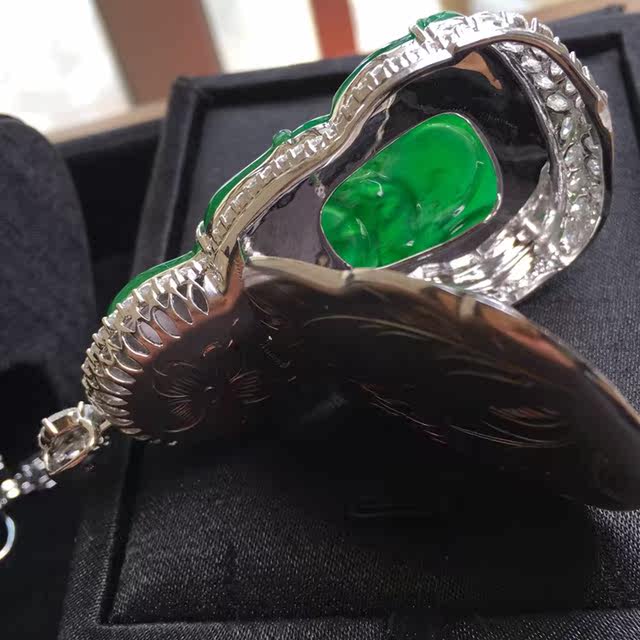Laokeng Imperial Green Full Color Avalokitesvara Jade Pendant for Men