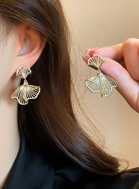 咖金色镂空银杏叶耳环设计感小众