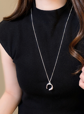 银色字母C吊坠长项链高级感配饰