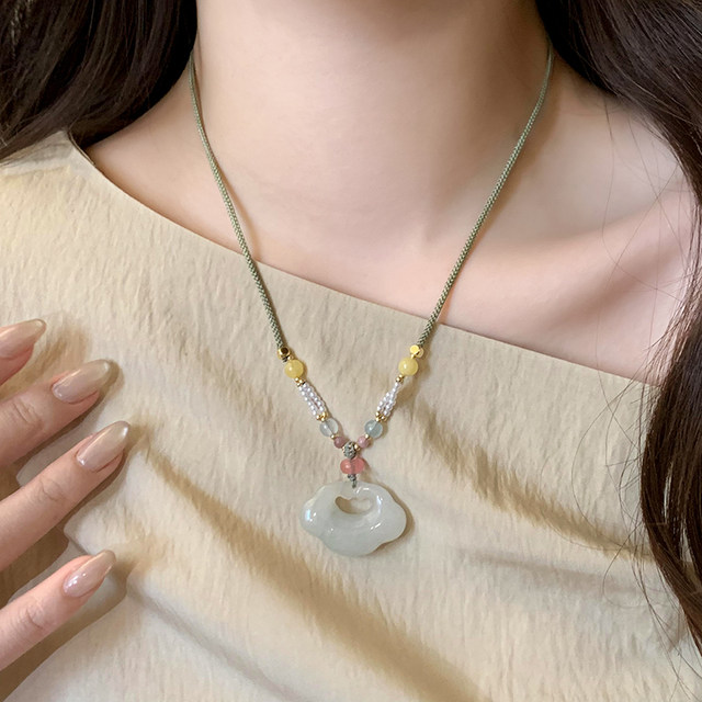 High-end light luxury niche Xiangyun Ruyi lock necklace