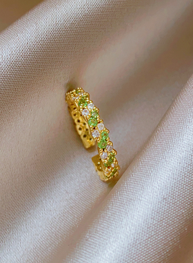 金色满钻戒指装饰尾戒轻奢高级感