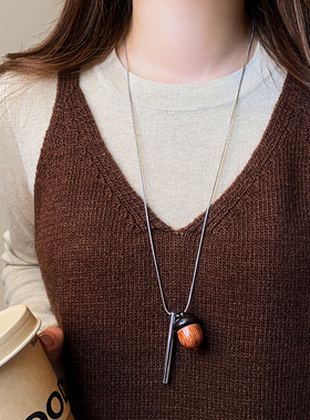 银圆条咖色松果吊坠长项链高级感