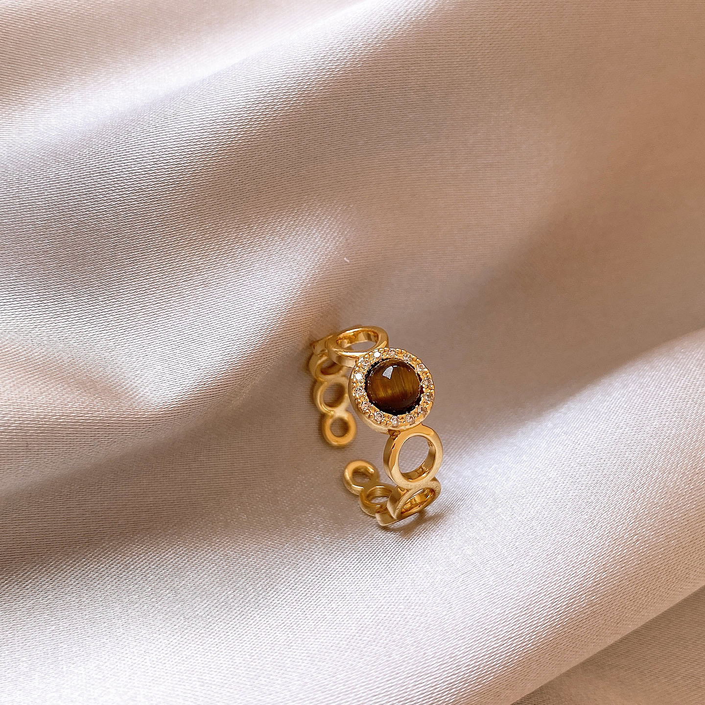 Golden tiger eye stone ring is niche, light luxury and high-end