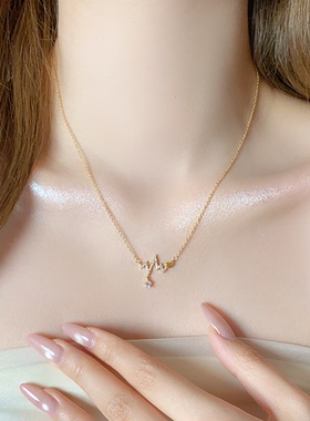 金色微镶心跳项链配裙子轻奢小众