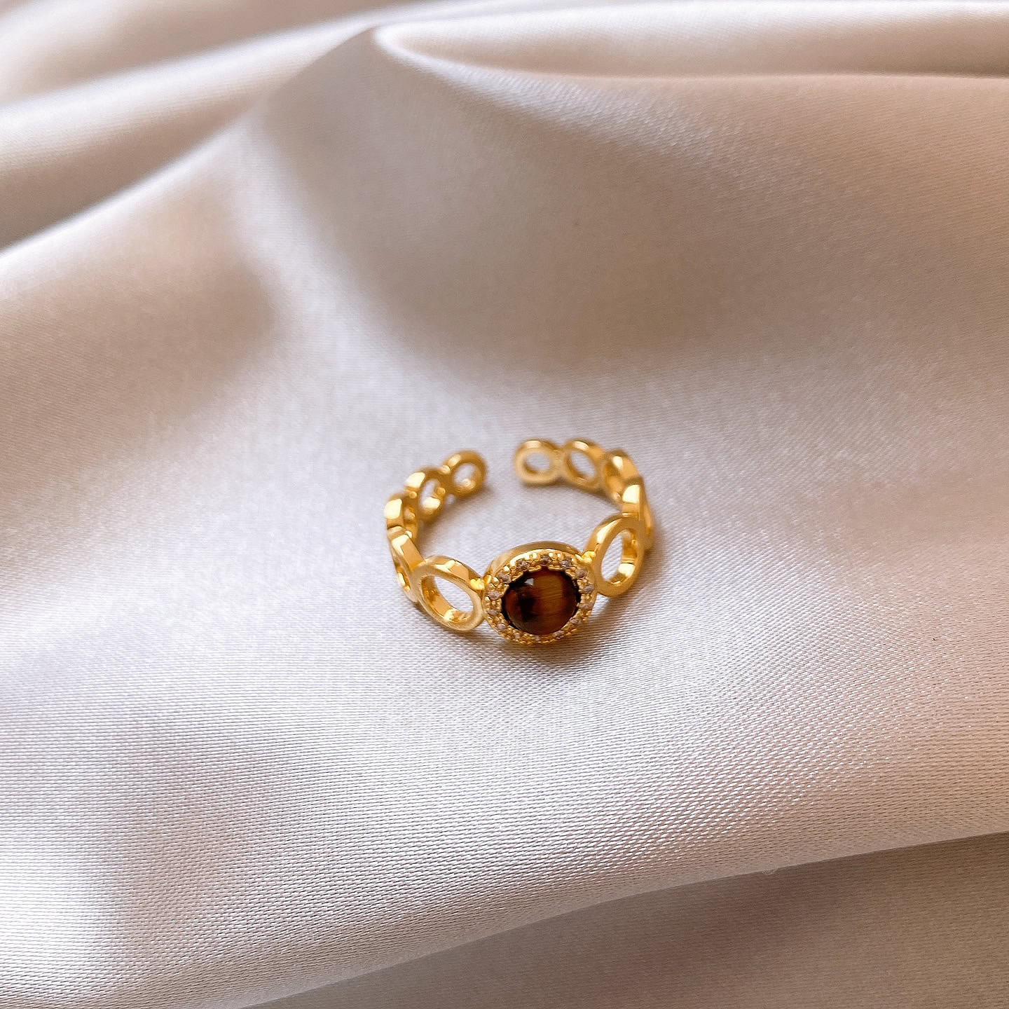 Golden tiger eye stone ring is niche, light luxury and high-end