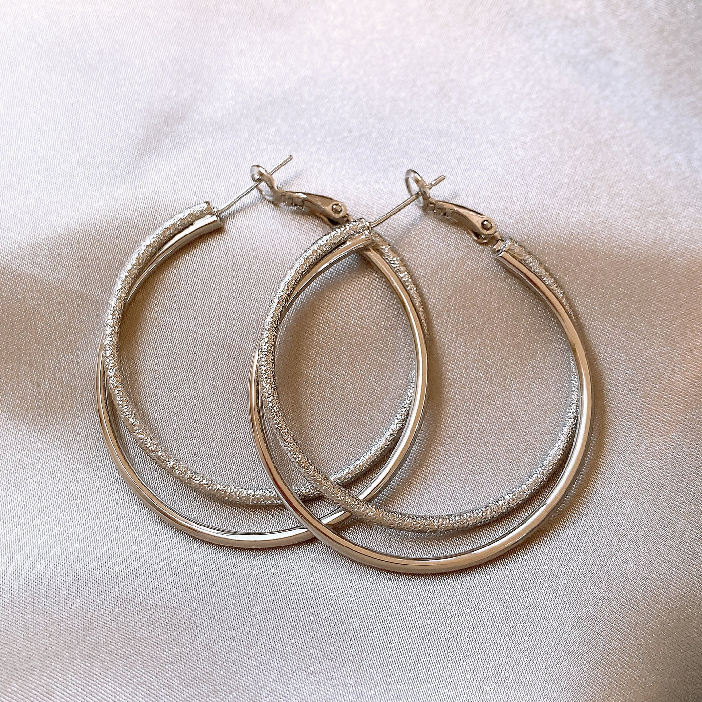 双层交叉银色圈圈耳环女2025年新款耳圈适合圆脸的耳饰巨好看耳钉 - 图3