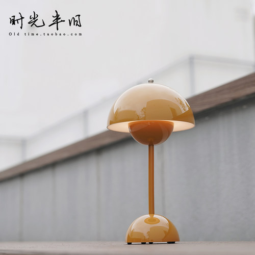 高级感卧室床头灯设计师中古包豪斯奶油风迷你小充电网红花苞台灯 - 图0