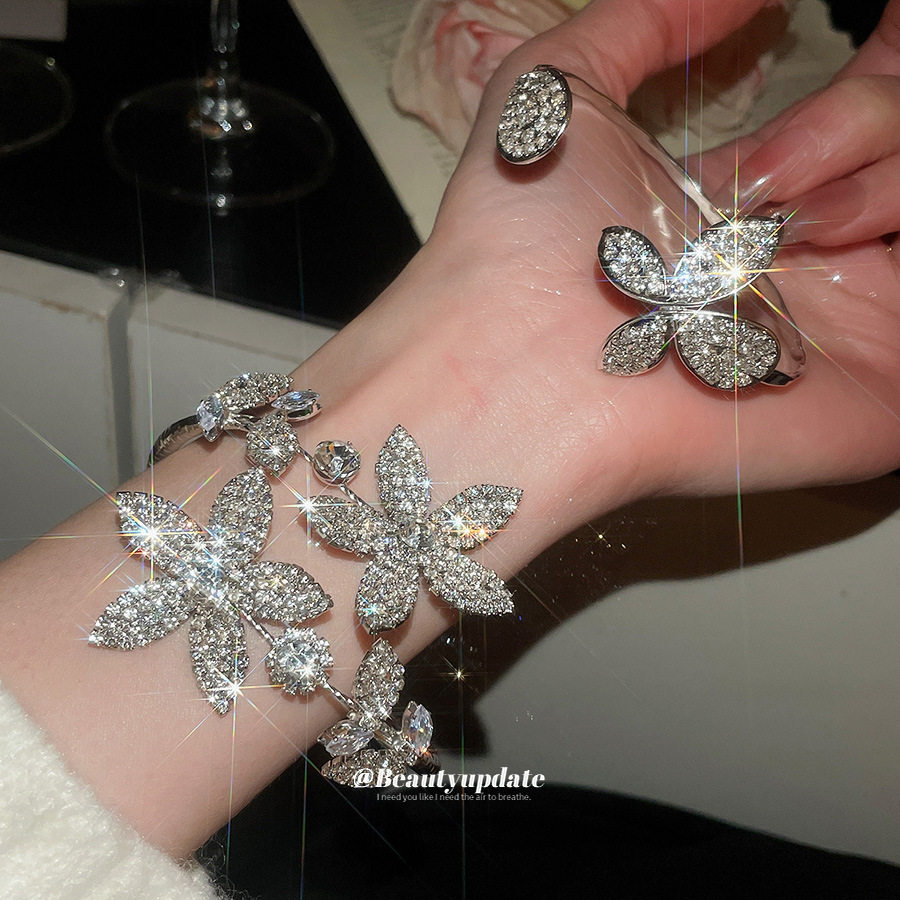 欧美跨境镶钻花朵开口手镯优雅个性小众设计感手环轻奢高级感手饰,淘宝优惠券,粉丝福利购,淘宝优惠卷