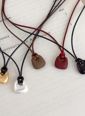 韩系拉丝小包吊坠黑绳项链女款小众设计感长款毛衣链日常百搭配饰
