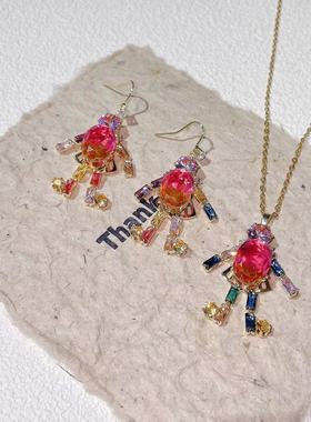 2024多巴胺风格彩色锆石机器人吊坠锁骨链搞怪奇异耳钩耳环套装女