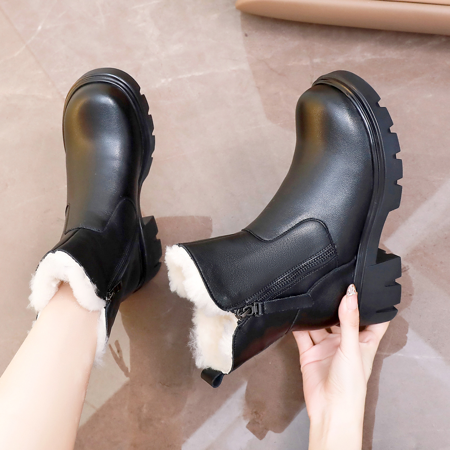 东北厚底雪地靴女款冬季女鞋加绒加厚大棉鞋妈妈鞋防滑真皮棉靴子 - 图2