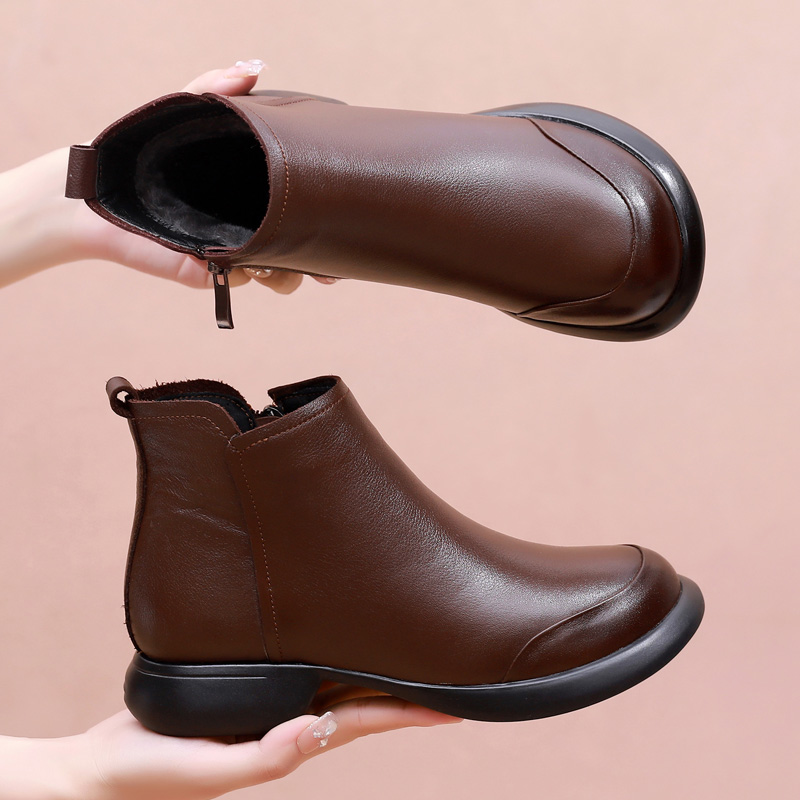 妈妈软底短靴真皮春秋平跟皮鞋圆头短筒靴休闲显脚小加绒大码棉鞋 - 图0