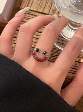 2025红色过年丑萌可爱笑脸戒指女小众设计高级感卡通食指稀奇指环