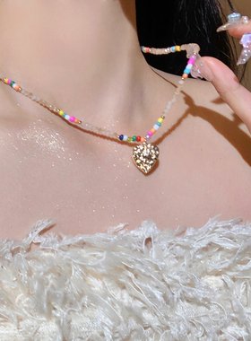 彩色串珠爱心项链女2024新款爆款轻奢小众锁骨链甜酷辣妹风毛衣链