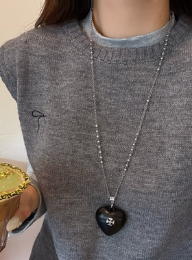 黑色爱心珍珠项链女长款毛衣链气质轻奢高级感秋冬卫衣甜酷配饰