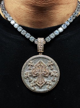 Mr.Bling混色混镶圆盘十字架吊坠