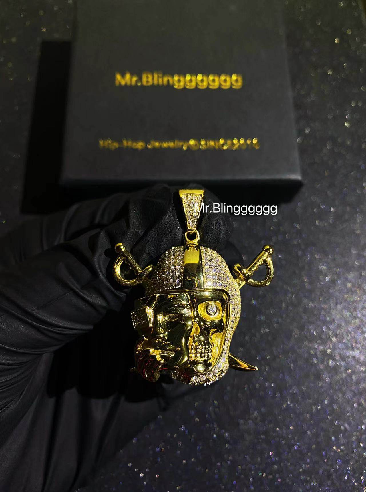 Mr.Blingggggg European and American hip-hop jewelry half-diamond Oakland Raiders logo skull mask pendant