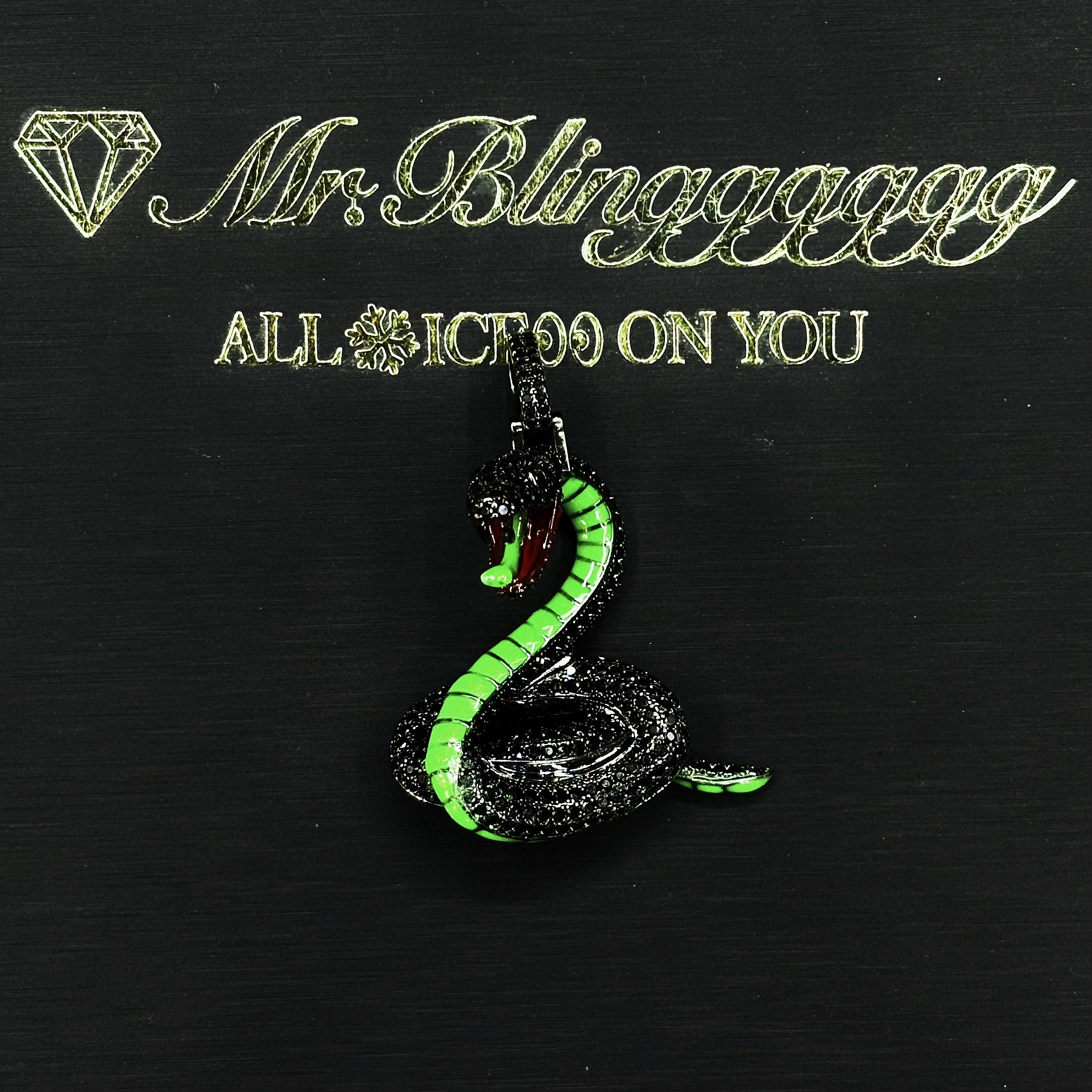 Mr.Blingggggg European and American hip-hop jewelry solid three-dimensional diamond enamel black and green viper painted pendant