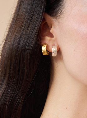 moi iom小众原创设计925银不规则星石肌理手工定制情侣耳钉